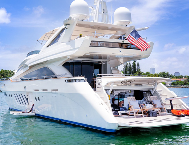 100ft Dominator superyacht Nassau Bahamas weekly charter luxury private boat rental