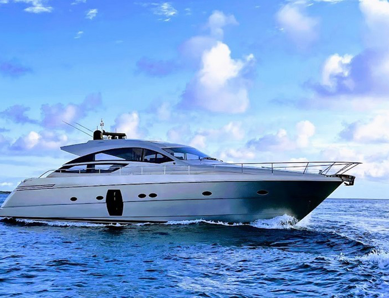 64ft Pershing luxury motor yacht private charter Nassau Bahamas