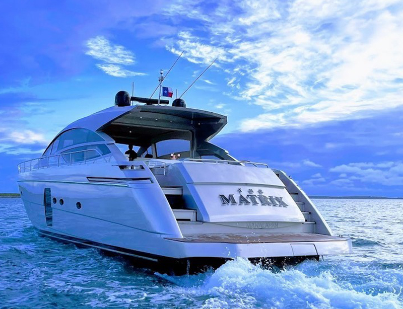 64ft Pershing yacht Bahamas charter Rose Island sea turtle snorkeling